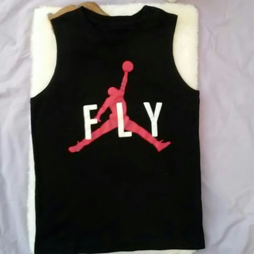 Boys tank top . size M